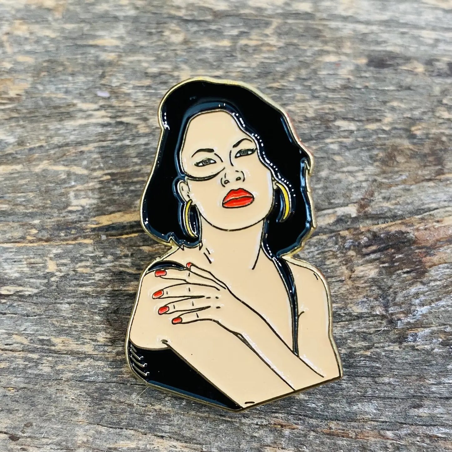 Selena Bella Retro Pin