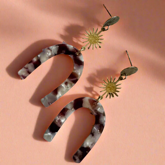 gold post with a white and purple marble arch