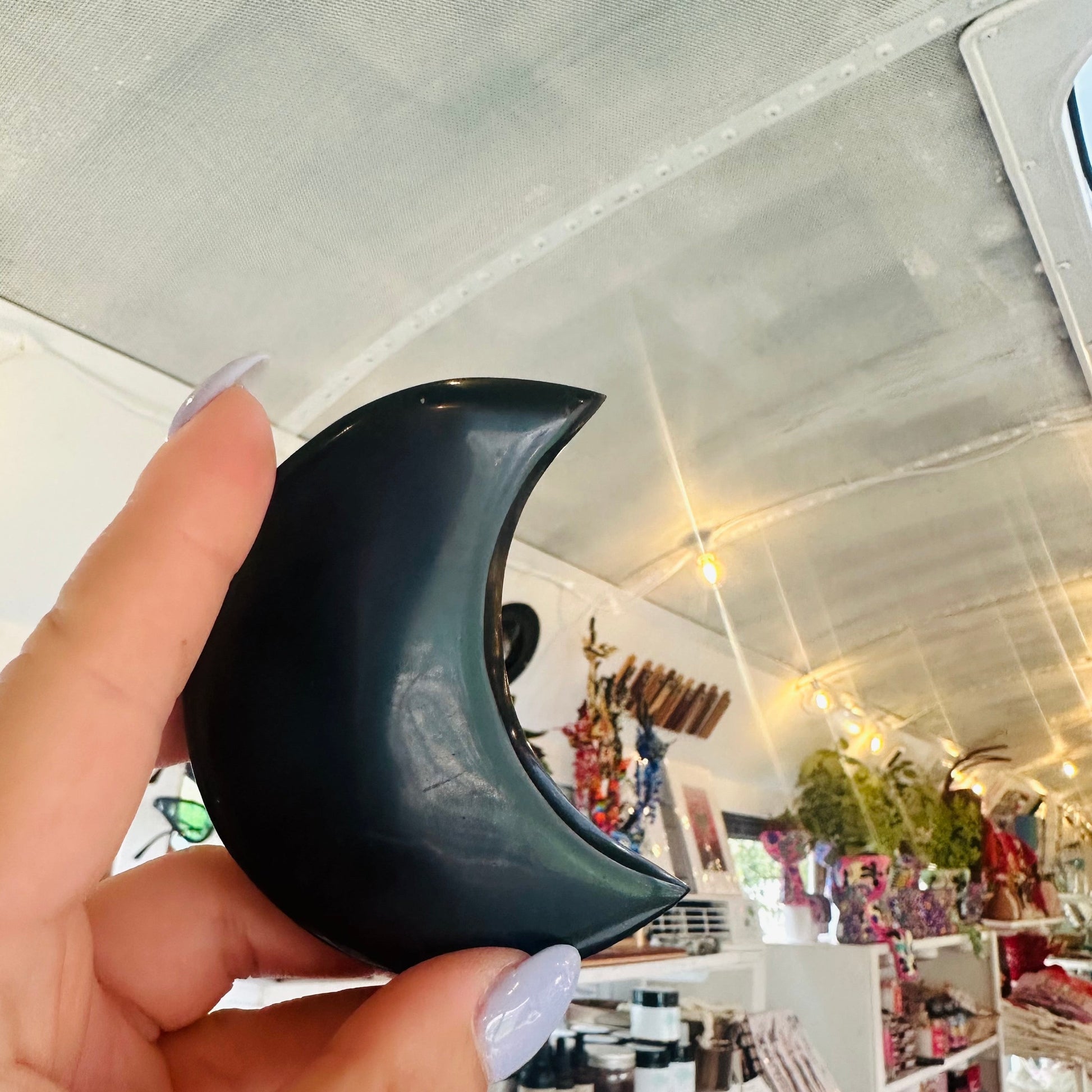 Obsidian Moon Stone - Las Ofrendas