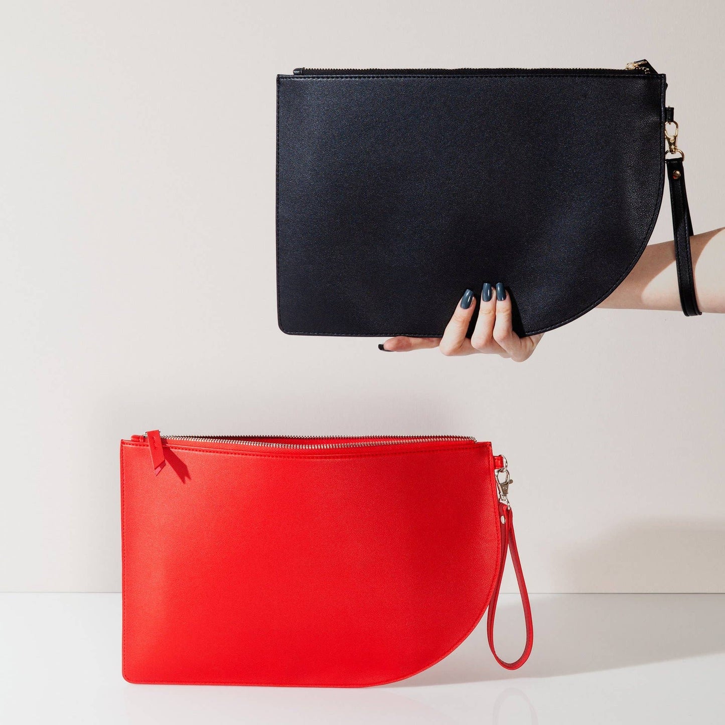 Curve Clutch in Red - Las Ofrendas