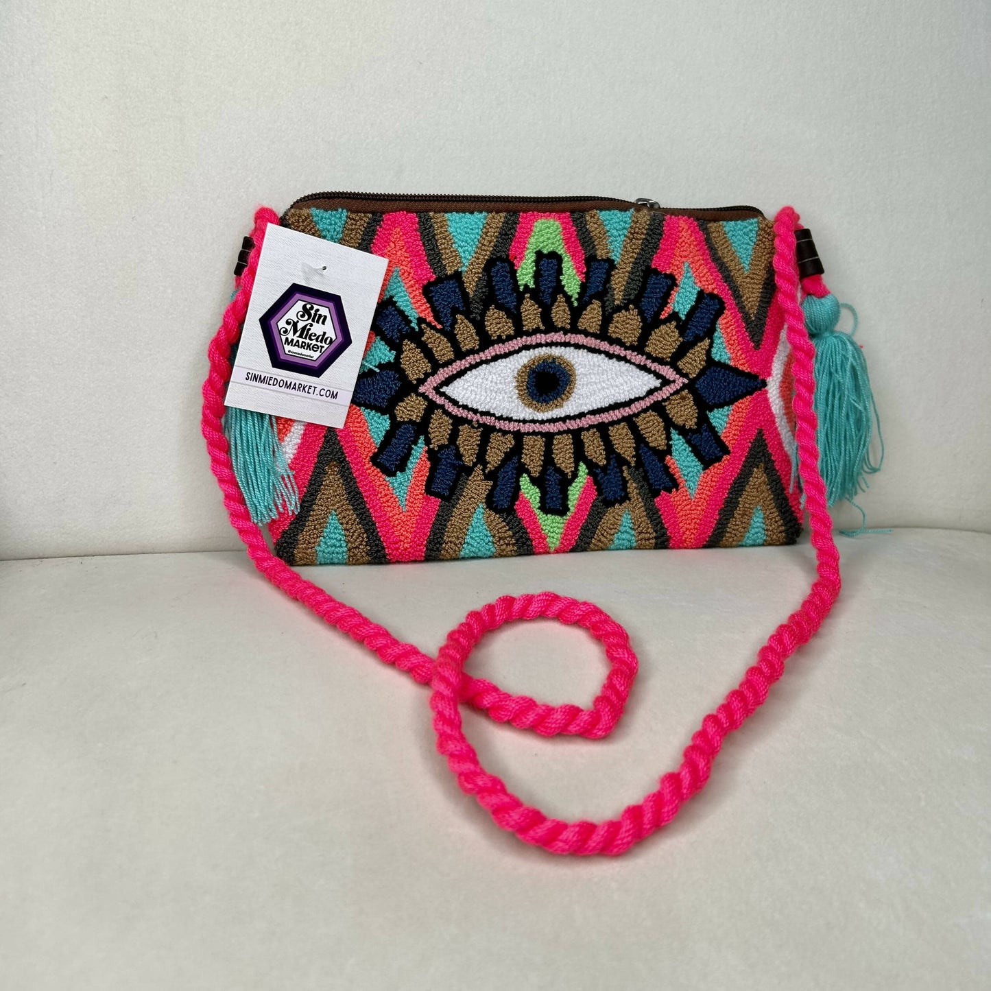 Ojitos Crossbody