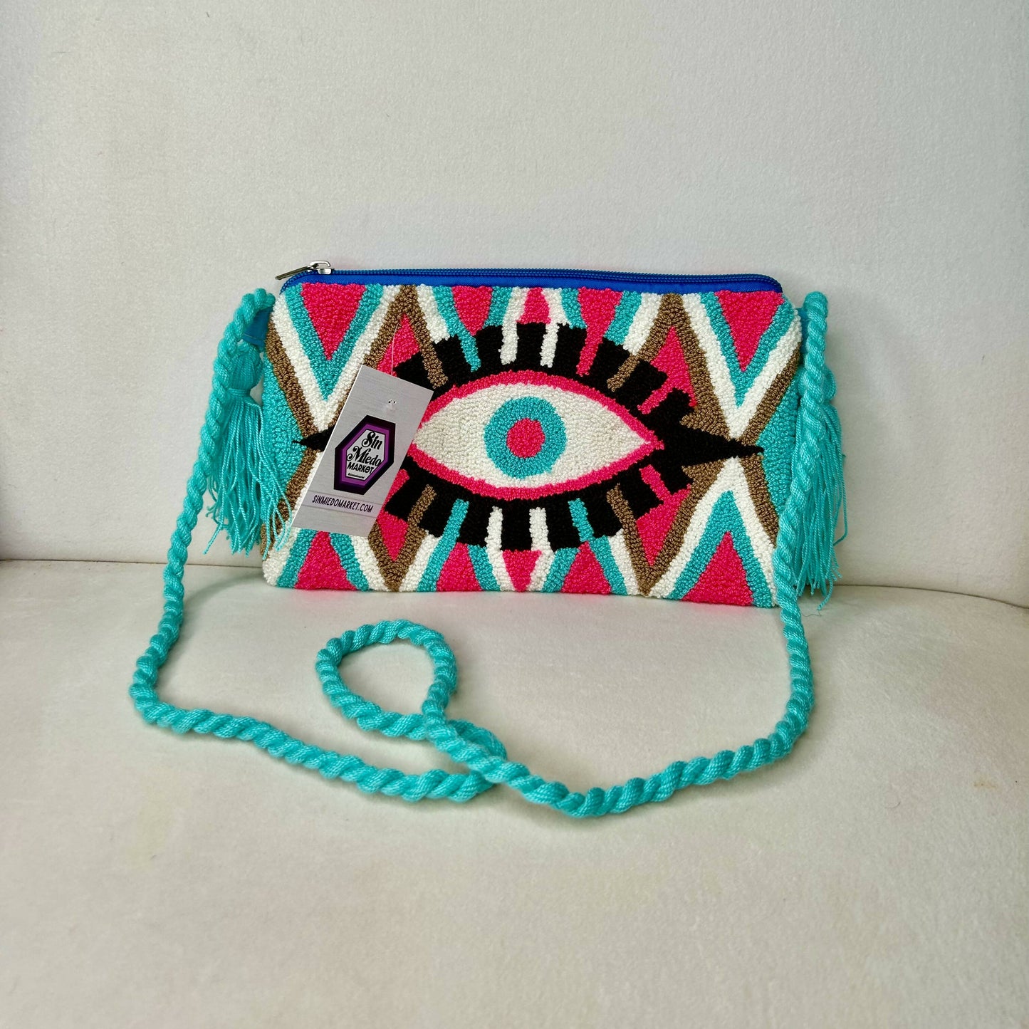 Ojitos Crossbody