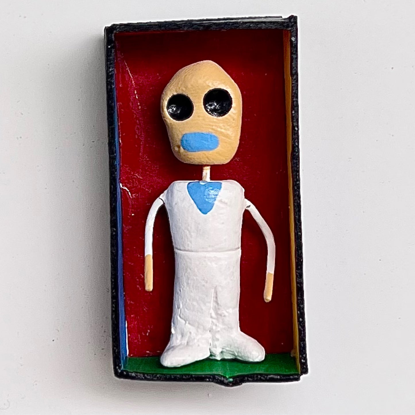 Altar Magnet White Suit