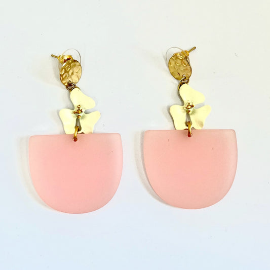 Gold Circle Top with White Flower and Pink Acetate Earrings - Las Ofrendas 
