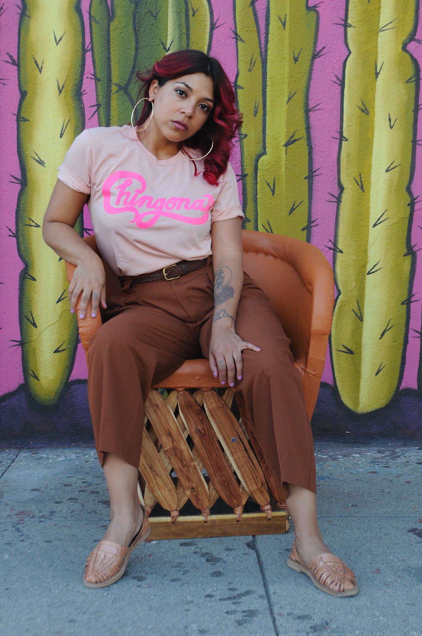 Chingona Peach Tee - Las Ofrendas 