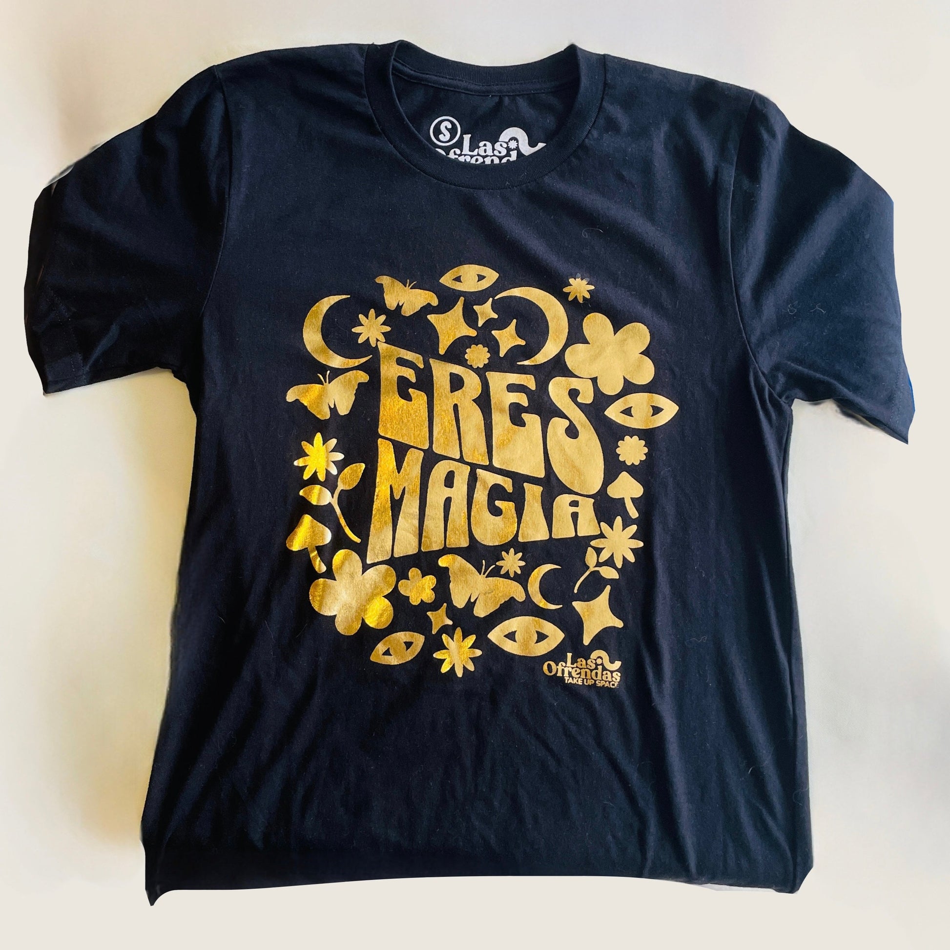 BLACK Eres mágica T shirt - Las Ofrendas 