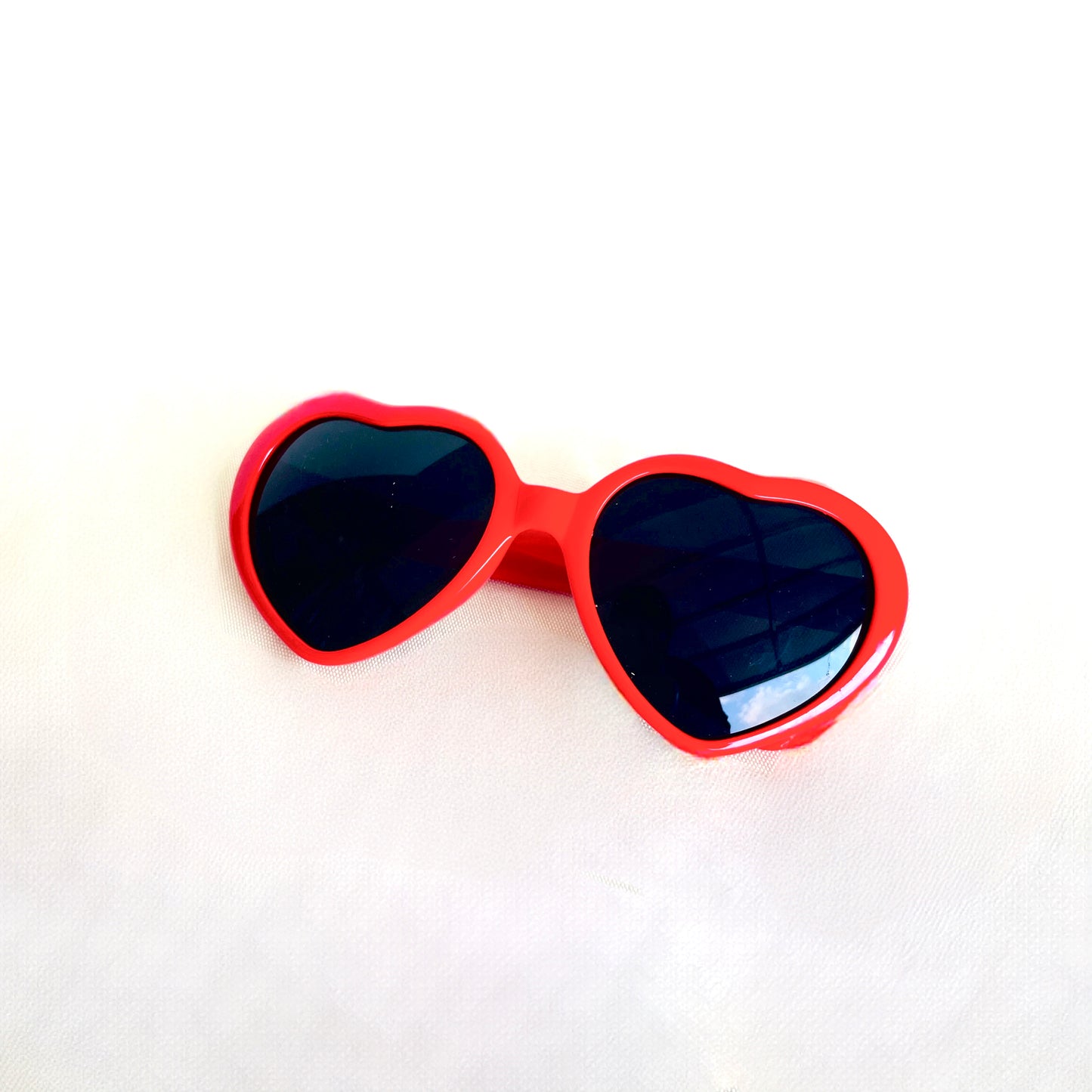 Red Heart Adult Sunglasses - Las Ofrendas 
